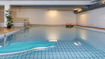 Apartemen | Kolam renang | Kolam renang indoor dan kolam renang outdoor