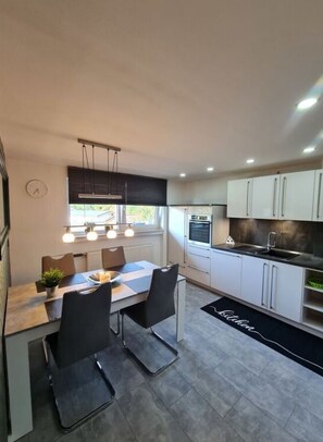 Rumah | Dapur pribadi | Oven, ketel listrik, dan pemanggang roti