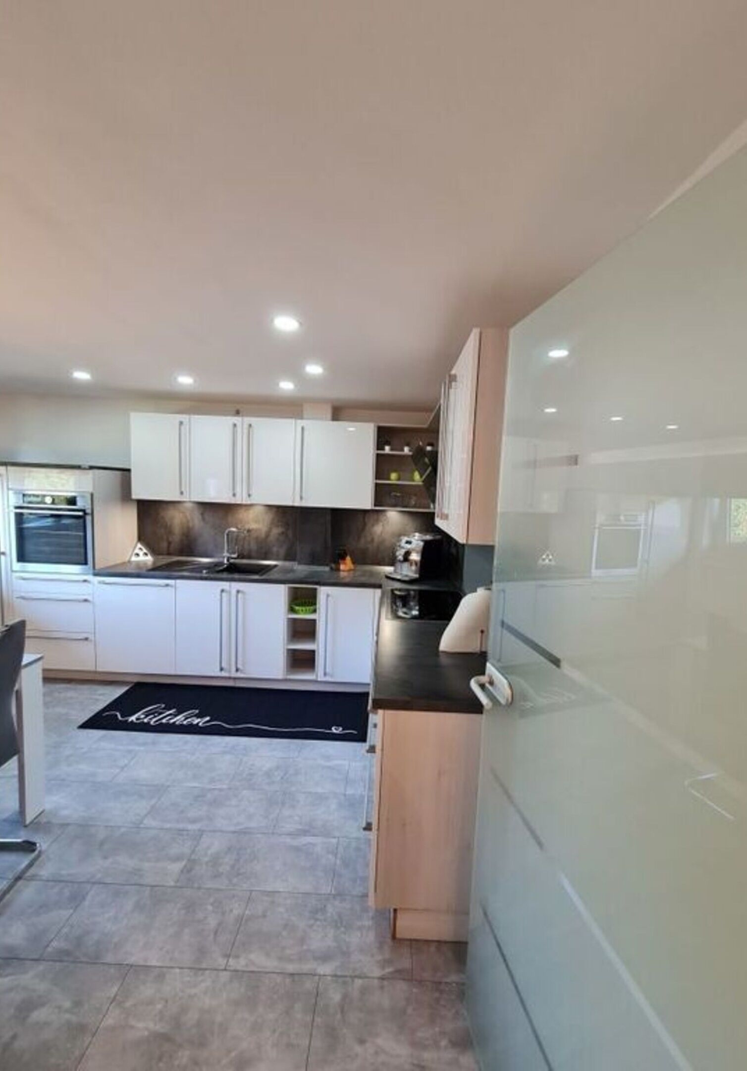 House | Private kitchen | Oven, electric kettle, toaster