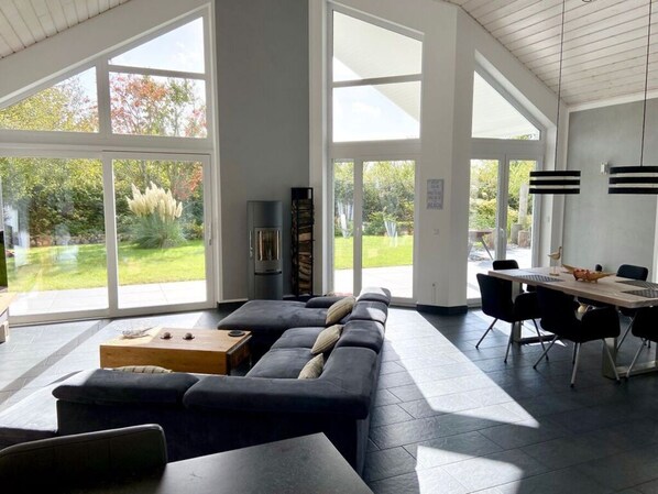 Living area - Ufer 7 Comfortable Holiday Residence (Trent)