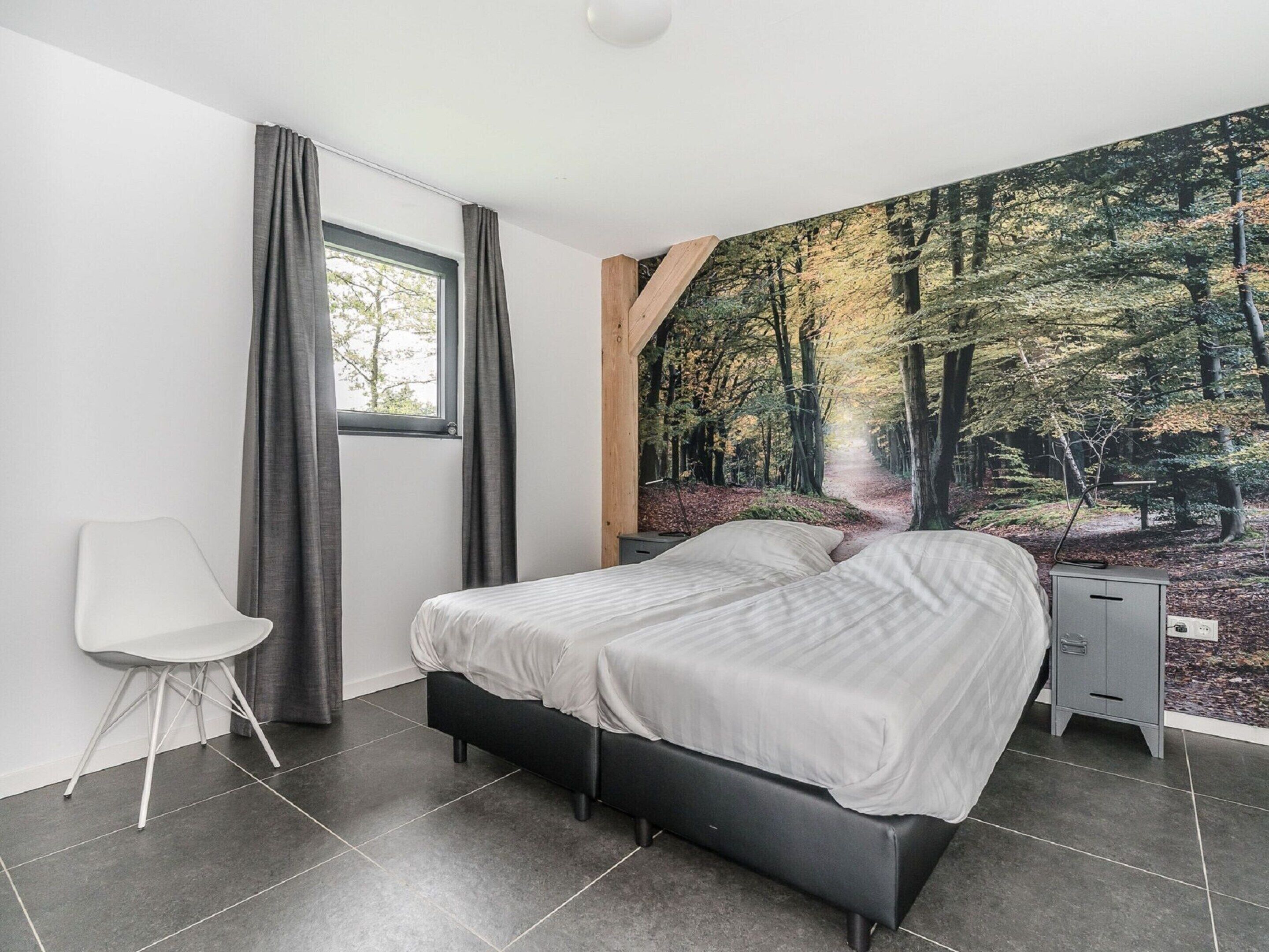 3 عدّة غرف نوم وطراز فريد لكل وحدة وملاءات أسرّة