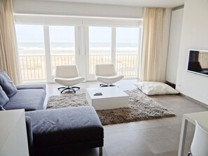 Apartment | Living room - Ocean View Coastal Escape (Nieuwpoort)