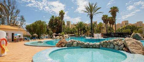 LĂ€genhet | Pool | Utomhuspool