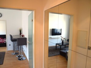 Interior - Cosy Apartment in Oberhausen With Balcony (Oberhausen)