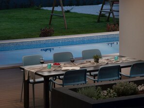 Vila | Tempat makan outdoor