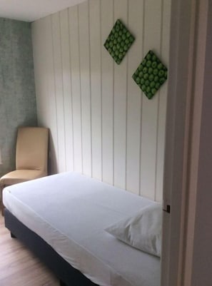 4 bedrooms, individually furnished