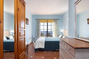 2 habitaciones, tabla de planchar con plancha, wifi y ropa de cama 