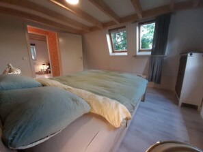 House | 3 bedrooms, individually furnished, bed sheets - Holiday Home in Voorthuizen With Hot Tub (Voorthuizen)