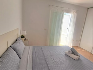 Apartment | 1 bedroom, bed sheets - Belvilla by OYO Apartment in Arona (Arona)
