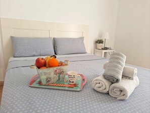 1 bedroom, bed sheets - Belvilla by OYO Apartment in Arona (Arona)