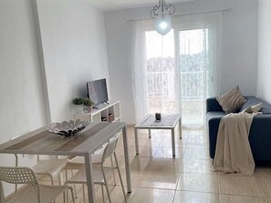Dining - Belvilla by OYO Apartment in Arona (Arona)