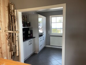 Apartment | Private kitchen | Oven, electric kettle, toaster - Holiday Home Anje Comfortable Vacation Home (Krummhoern)