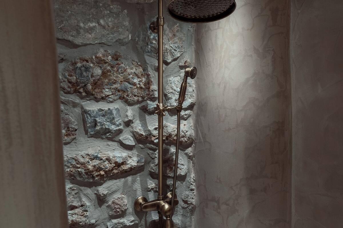 Elegant Loft Suite | Badrum | Dusch, regndusch, lyxtoalettartiklar och hÄrtork