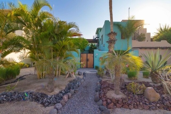 2 Bedroom and 2 bathroom home in Loreto Bay close of the community pool