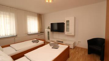 Apartment | 2 bedrooms, individually furnished, bed sheets