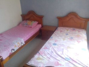 3 habitaciones y ropa de cama