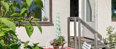 House | Outdoor dining