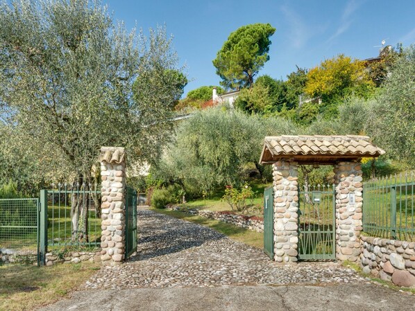 House | Exterior - Modern Holiday Home in Marciaga With Garden (Costermano sul Garda)