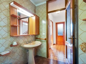 House | Bathroom