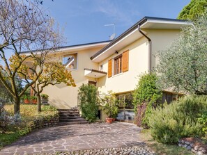 House | Exterior - Modern Holiday Home in Marciaga With Garden (Costermano sul Garda)