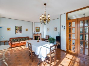 House | Dining - Modern Holiday Home in Marciaga With Garden (Costermano sul Garda)