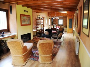 House | 4 bedrooms, individually furnished - Belvilla by OYO Casa de Campo El Mirador (Palencia)