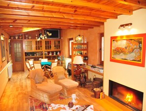 House | Living room - Belvilla by OYO Casa de Campo El Mirador (Palencia)