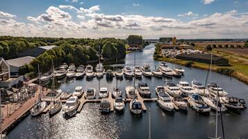 Appartement | Privékeuken | Een kinderstoel