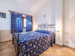 House - Small House a Stone's Throw From the sea (Budoni)