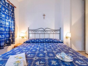 House | 1 bedroom, bed sheets - Small House a Stone's Throw From the sea (Budoni)