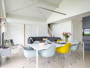 House | Dining - Holiday Home With an Unobstructed View (Akkrum)