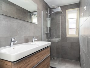 House | Bathroom - Holiday Home With an Unobstructed View (Akkrum)