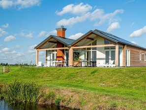 House | Exterior - Holiday Home With an Unobstructed View (Akkrum)