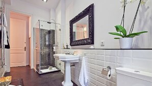 Unclassified image, 5 of 24, button - Belvilla by OYO Ramblas Luxury Apartment (Barcelona)