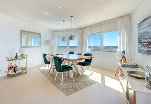 Villa | Dining