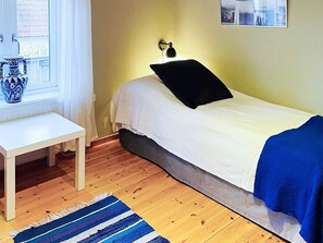 2 bedrooms - 4 Person Holiday Home in Henan (Henån)