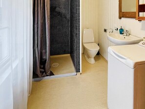 Bathroom - 4 Person Holiday Home in Henan (Henån)