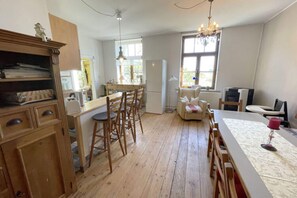 Apartment | Private kitchen | Oven, electric kettle, toaster - Holiday Home in Breetz ub. Lenzen (Lenzen)