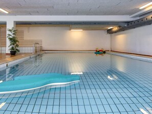 A swimming pool with a tiled floor and a pool ladder. - 4 Person Holiday Home on Holiday Park in Glesborg (Glesborg)