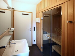 Apartment | Bathroom - Holiday Apartment 3 Comfortable Vacation Home (Breege)