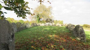 A stone wall with a grassy area in front. - 4 Person Holiday Home in Grevinge (Grevinge)