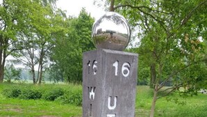 A signpost with the inscription "16 16 UTTAS LODGE" and a spherical object on top. - Lovely Apartment in Straelen (Straelen)