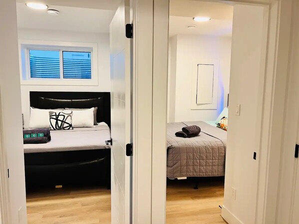 2 bedrooms, iron/ironing board, WiFi, bed sheets - Modern Stylish Home - Basement suite (Edmonton)