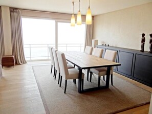 Apartment | Dining - Apartment in Nieuwpoort Near the Beach (Nieuwpoort)