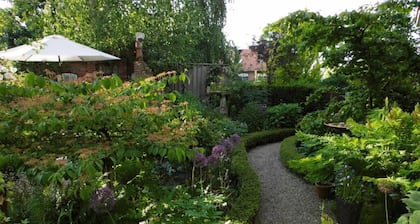 Dollhouse Modern Retreat