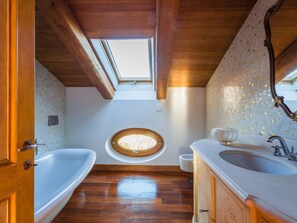 Villa | Bathroom - Belvilla by OYO Villa Sandra (Mondavio)