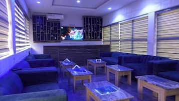 2 bars/lounges, Champagne bar, rooftop bar