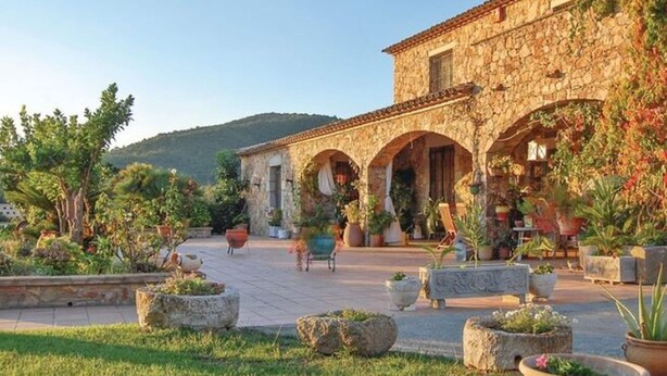 Property grounds - Pretty Villa With Sun Loungers (Calonge)