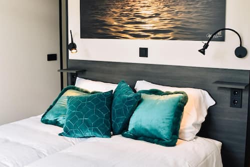 House | 3 bedrooms, individually furnished, bed sheets
