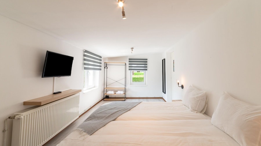 Spacious Holiday Home With Garden
